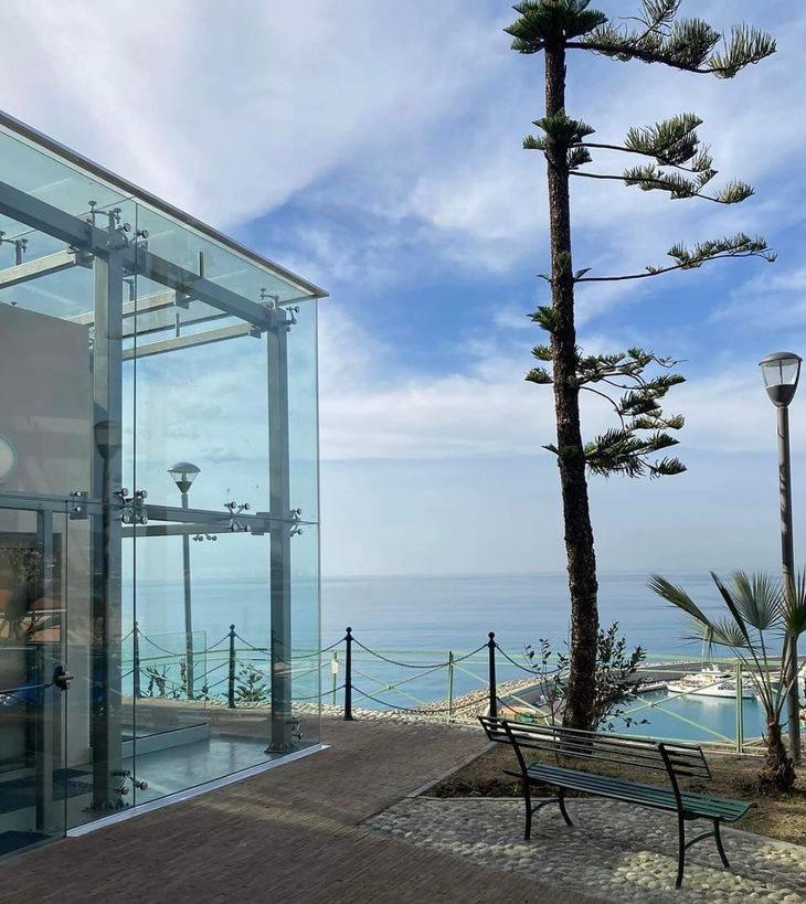 Sea And Monaco Charme View On The Beach Ventimiglia Esterno foto